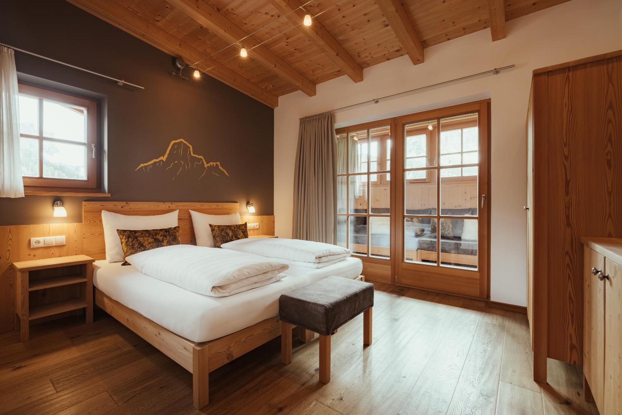 Refugium Laflu Apartments Corvara In Badia Luaran gambar