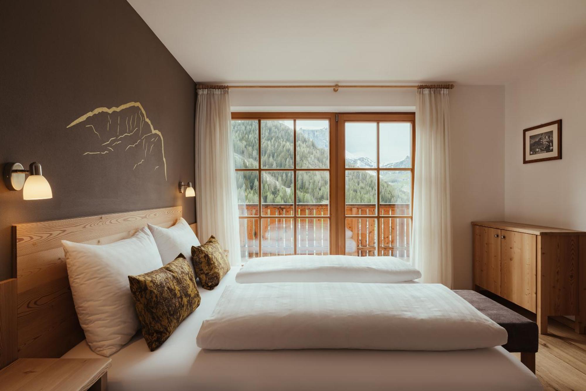 Refugium Laflu Apartments Corvara In Badia Luaran gambar